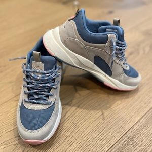 Women’s Columbia Pivot boots Sz 6.5 pink detailing